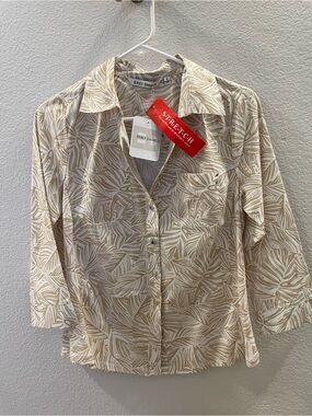 Women's Cream & Tan Leaf Print Button-Up Top